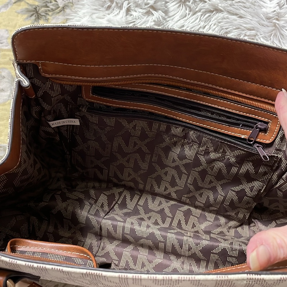 Beautiful brand new purse measurements are included in pictures - Picture 4 of 8